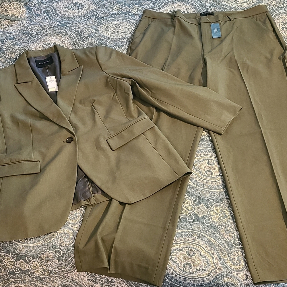 Sculpted Straight Pants